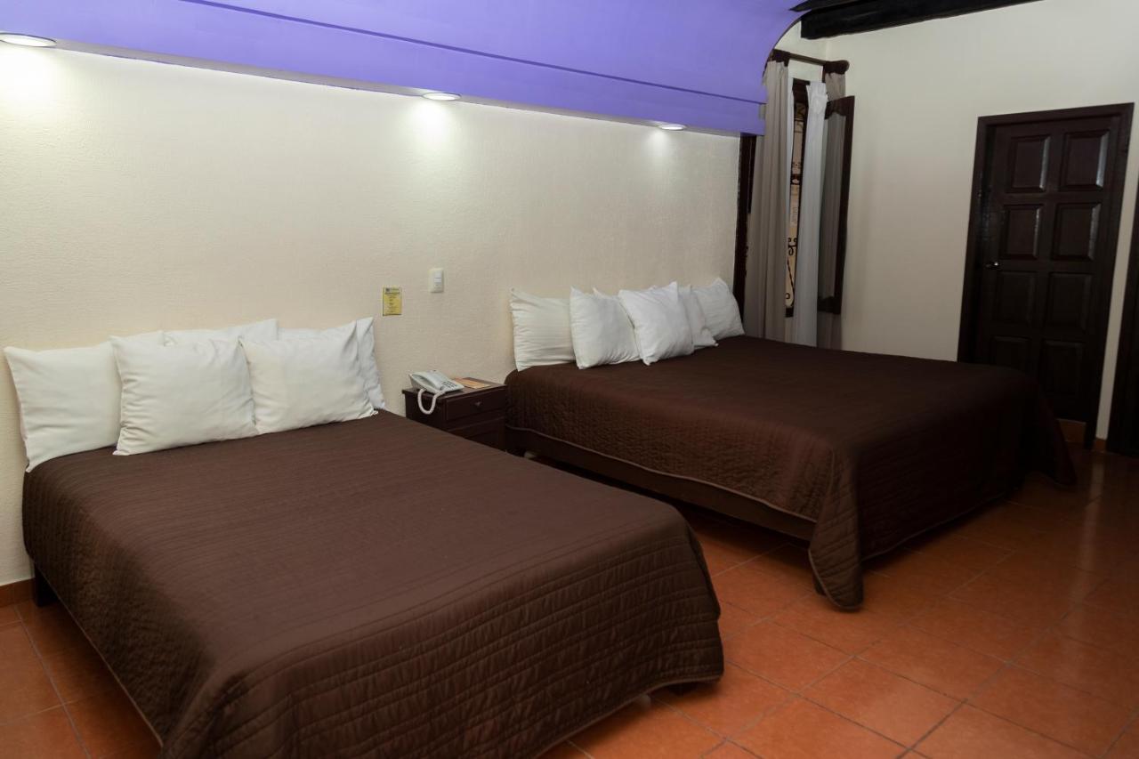 Hotel D'Monica San Cristobal de las Casas Bagian luar foto