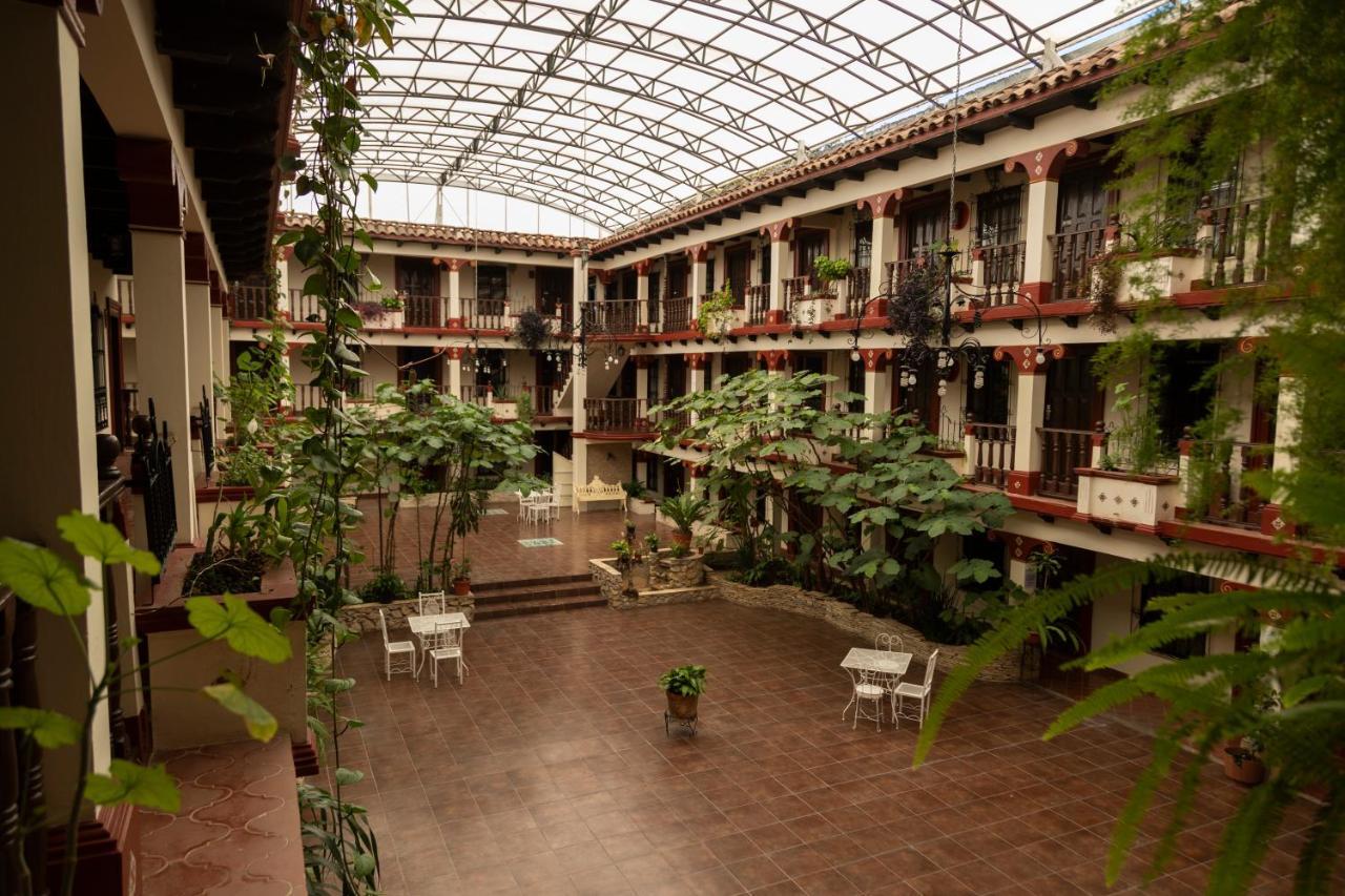 Hotel D'Monica San Cristobal de las Casas Bagian luar foto